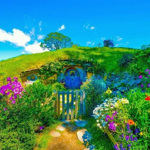 اهنگ هرجا باشم کافیه اسمت بیاد حالم عوض شه همه چی قبل تو بد بود