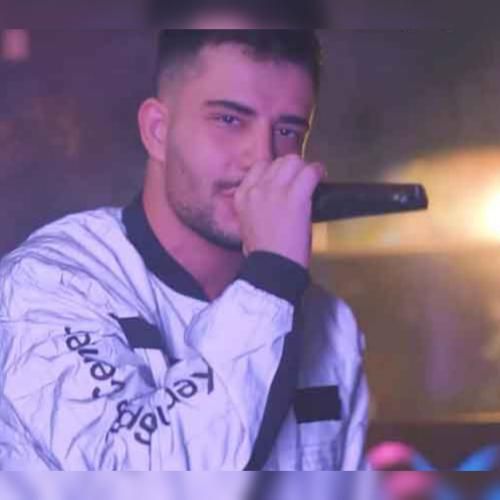 علی حسینی یه آهنگ غمگین هی رو تکرار وقتی میکنم عکساتو پیداش