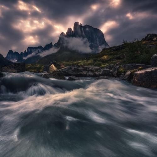  من دو سیب میزنم اینا هلو میشینیم دور میز تا خود طلوع