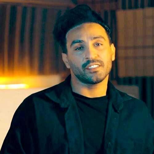 احمد سلو میگفت که اخم کنم براش تو جمع دوستاش