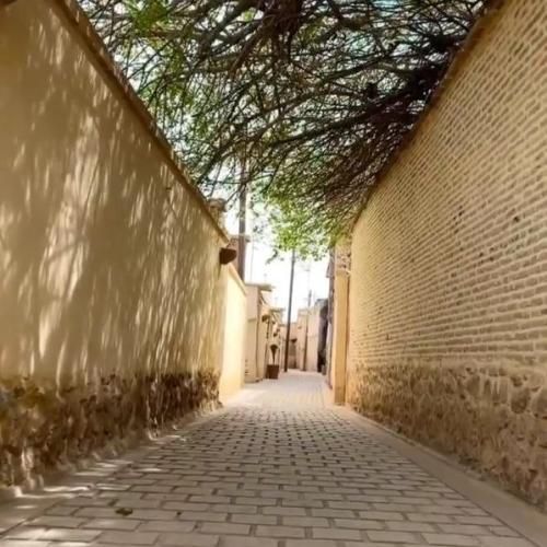  همچو مستان عهد خود نابسته ای زیبا شکستی با صدای زن