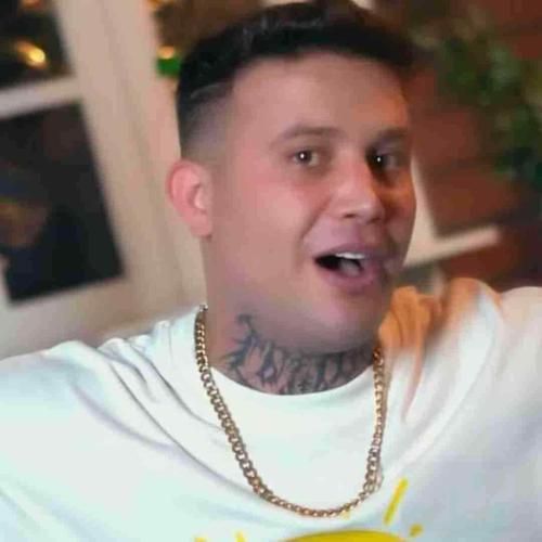 علی احمدیانی ﻣﺜﻞ ﺳﺘﺎره ای رﻓﻴﻖ ﻣﺎه ﻣﻨﻰ ﻧﺰدﻳﻜﺘﺮت ﻣﻴﺸﻢ